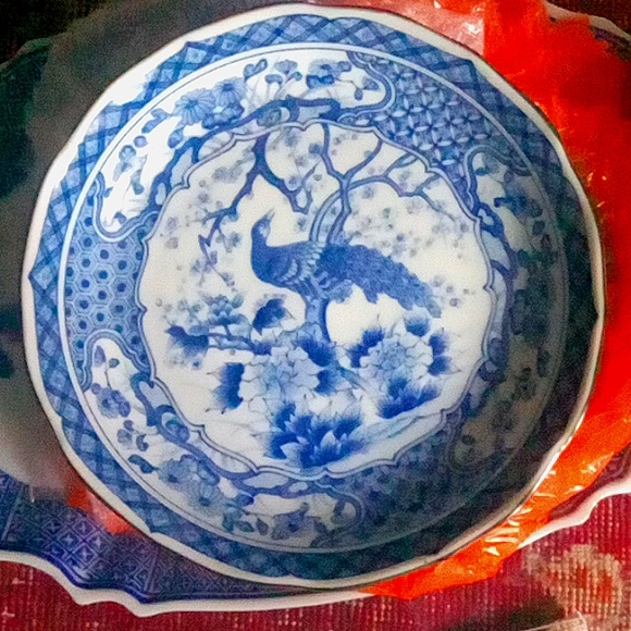 Andrea By Sadek Porcelain Blue White Chinoiserie Plate with English Hanger - Picture 5 of 5